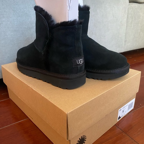 UGG Black- Classic mini fluff high-low - Picture 2 of 5